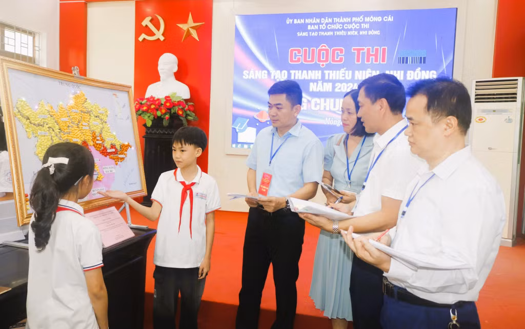 Học sinh TP Móng Cái tham gia Cuộc thi Sáng tạo thanh thiếu niên, nhi đồng lần thứ IX, năm 2024 - Vòng chung khảo. Ảnh: Phòng GD&amp;ĐT Móng Cái