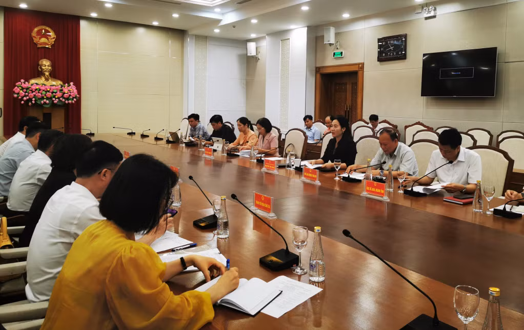 Quang cảnh buổi làm việc.