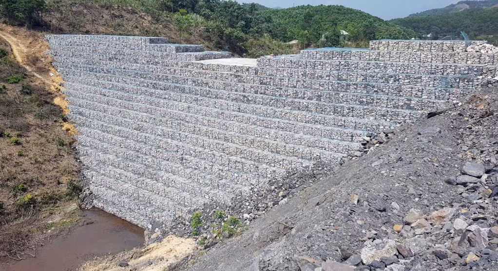 Đập ngăn đá số 8 bãi thải Bàng Nâu, Công ty CP Than Cao Sơn.