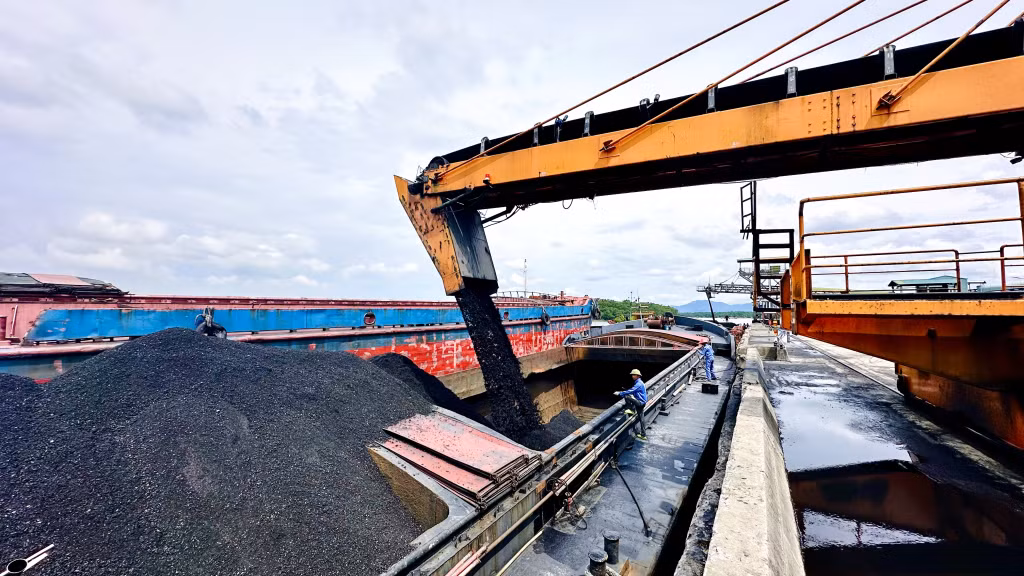 Tiêu thụ than tại cảng Điền Công, Công ty Kho vận Đá Bạc - TKV.