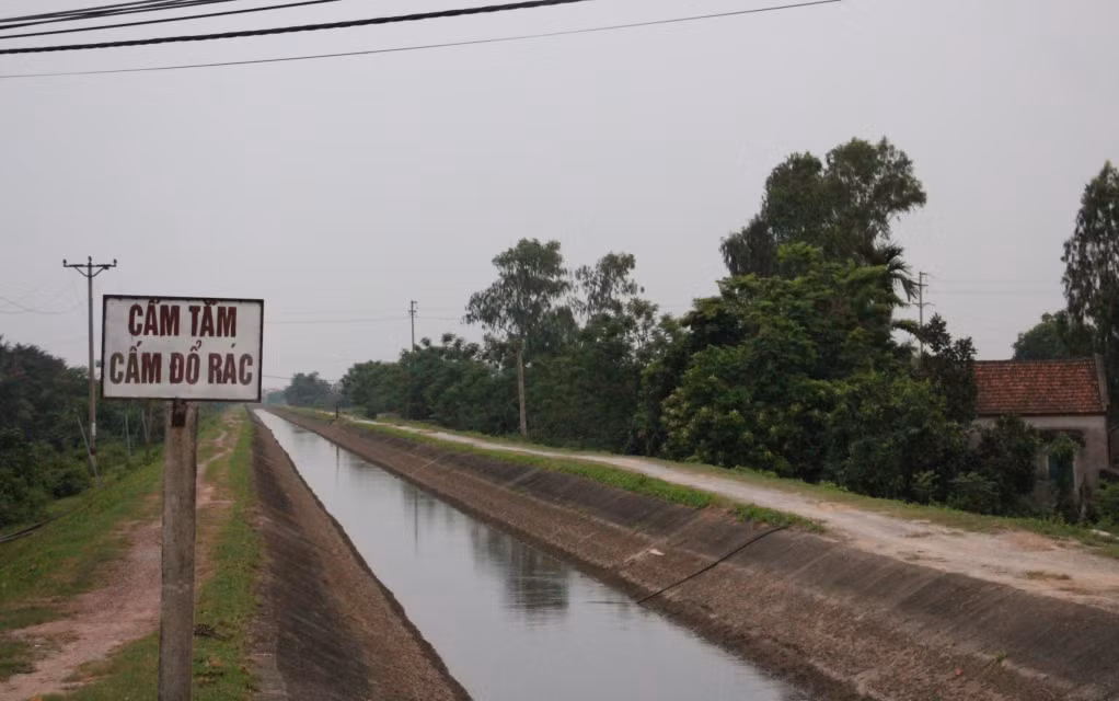 Biển cảnh báo cấm tắm được các xã, phường trên địa bàn thị xã chỉ đạo cắm ở những khu vực nước sâu nguy hiểm.