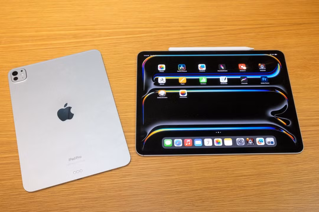 iPad Pro thế hệ mới là chiếc iPad mỏng và nhẹ nhất từ trước đến nay của Apple (Ảnh: The Verge).