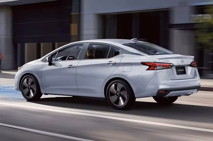Almera mới có một số điểm mới ở mặt trước xe - Ảnh: Nissan