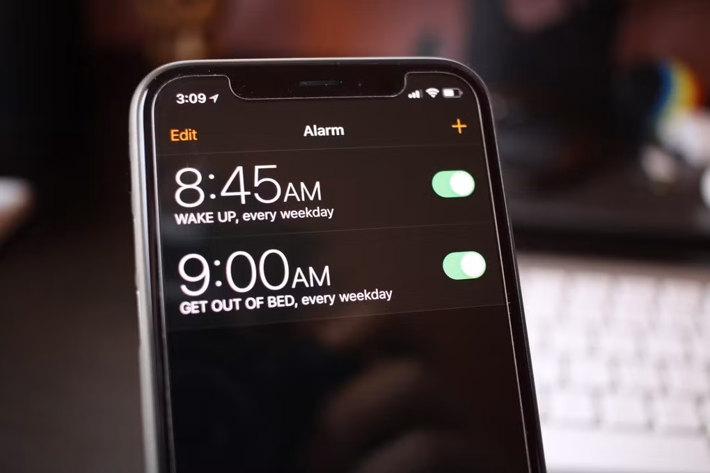 Việc iPhone không đổ chuông báo thức đã ảnh hưởng không nhỏ đến cuộc sống của nhiều người (Ảnh: AppleToolBox).