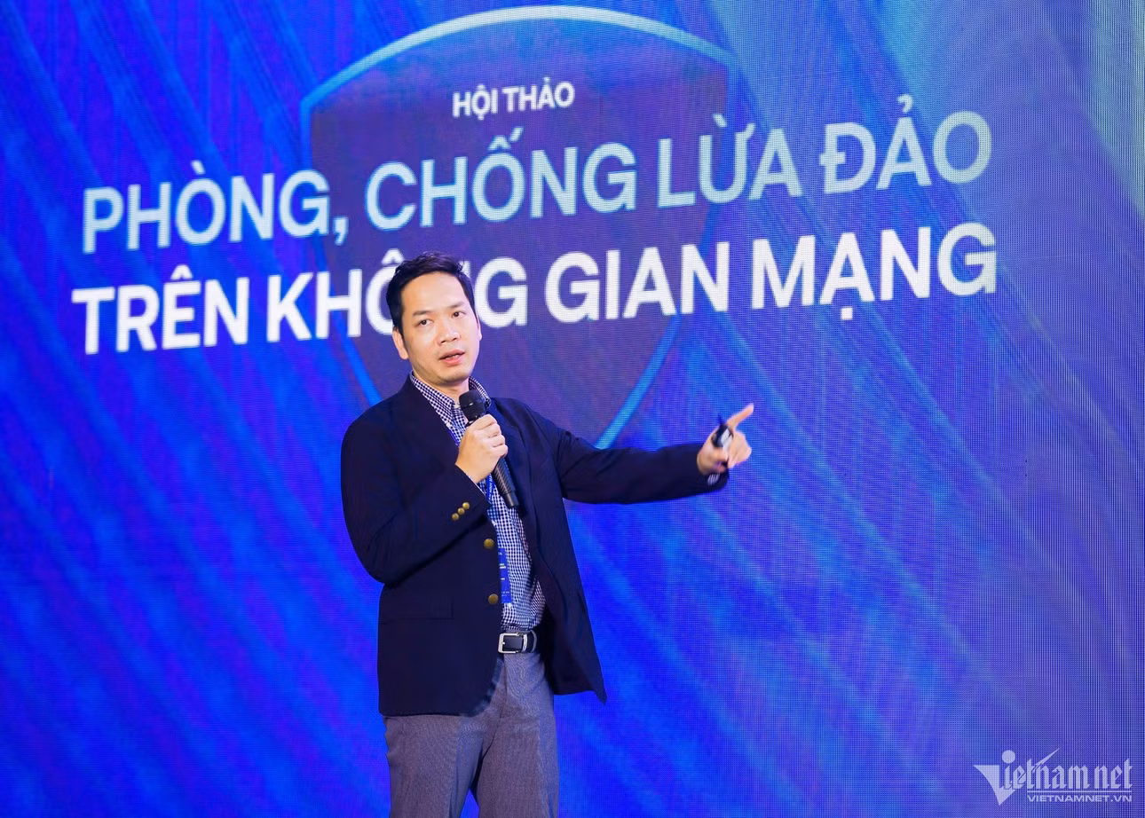 Ông Phan Thu Ngân, Giám đốc phát triển phần mềm MK Group chia sẻ tại phiên chuyên đề "Các giải pháp phòng, chống lừa đảo trên không gian mạng" chiều ngày 13/5. Ảnh: BTC