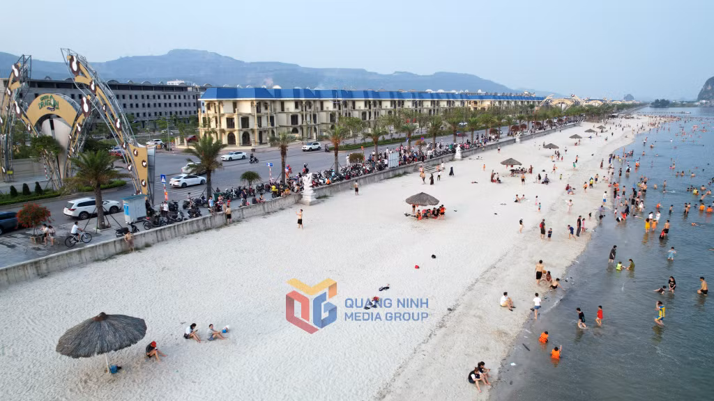 Thị trường bất động sản và các hoạt động dịch vụ - du lịch gắn với Vịnh Bái Tử Long phát triển sẽ góp phần quan trọng tạo nguồn thu ngân sách nhà nước bền vững trên địa bàn thành phố Cẩm Phả 