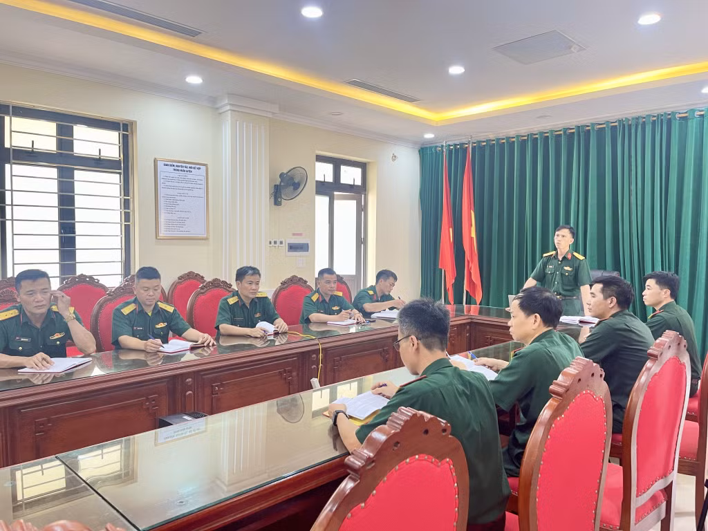 Ban CHQS TX Quảng Yên tổ chức buổi sinh hoạt chuyên đề về học và làm theo Bác.