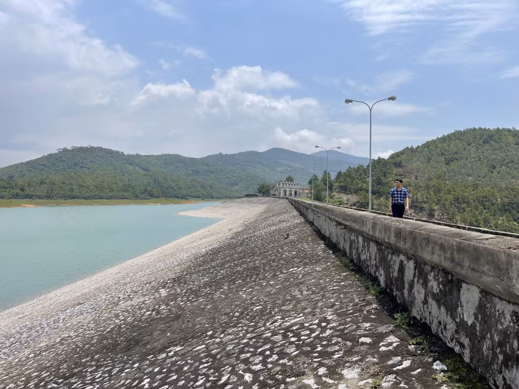 Hồ Yên Lập có dung tích trữ nước 130 triệu m³.