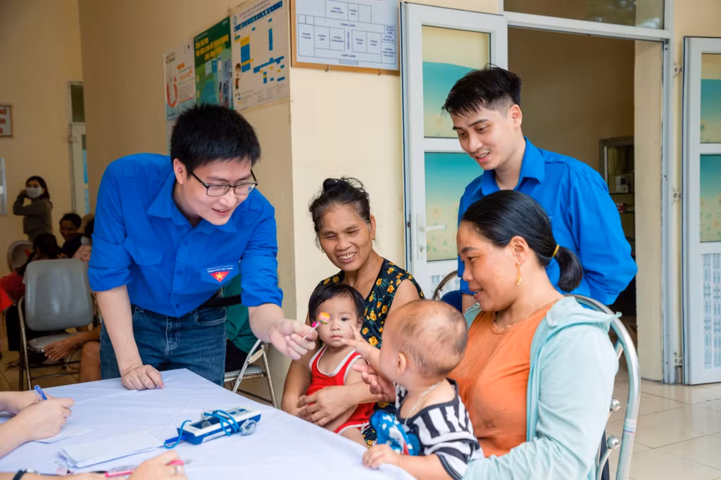 Đoàn Thanh niên Sở Y tế khám sàng lọc tim bẩm sinh cho hơn 125 trẻ em dưới 10 tuổi tại Trạm Y tế xã Ngọc Vừng (huyện Vân Đồn) Tháng 11/2023.