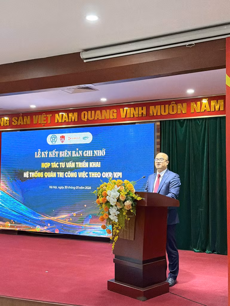 Phó Giáo sư, Tiến sĩ Nguyễn Trúc Lê, Bí thư Đảng ủy Trường đại học Kinh tế, Đại học Quốc gia Hà Nội nhấn mạnh hệ thống KPI/OKR là một giải pháp tái cấu trúc động lực làm việc trong khu vực công.