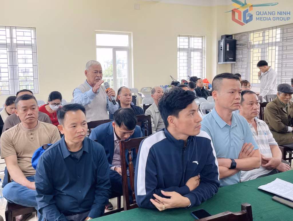 Các hộ dân phát biểu ý kiến tại buổi đối thoại.