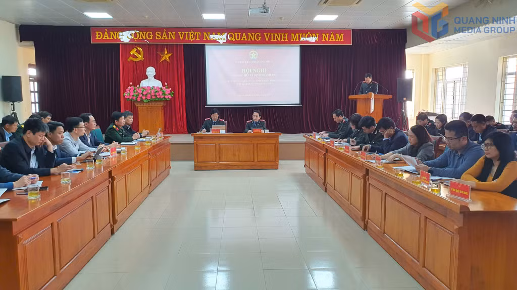 Quang cảnh buổi công bố quyết định thanh tra của Thanh tra tỉnh về công tác quản lý, cấp phép, khai thác khoáng sản.