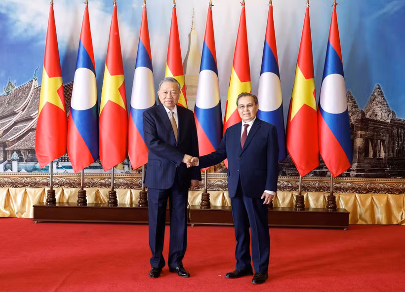 Tổng Bí thư Tô Lâm hội kiến Chủ tịch Quốc hội Lào Saysomphone Phomvihane. (Ảnh: Thống Nhất/TTXVN)
