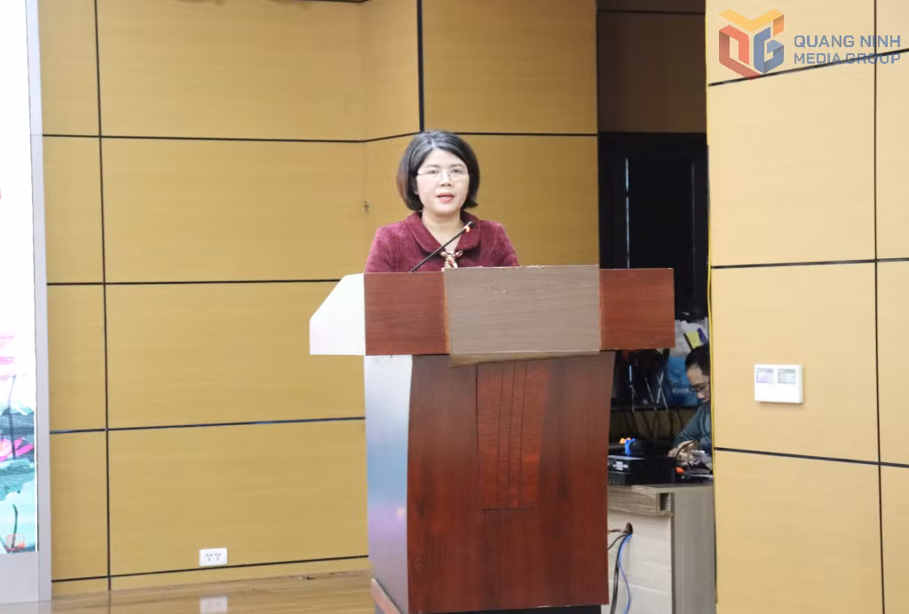 Đại diện lãnh đạo Báo và Phát thanh, Truyền hình Quảng Ninh phát biểu hưởng ứng cuộc thi.