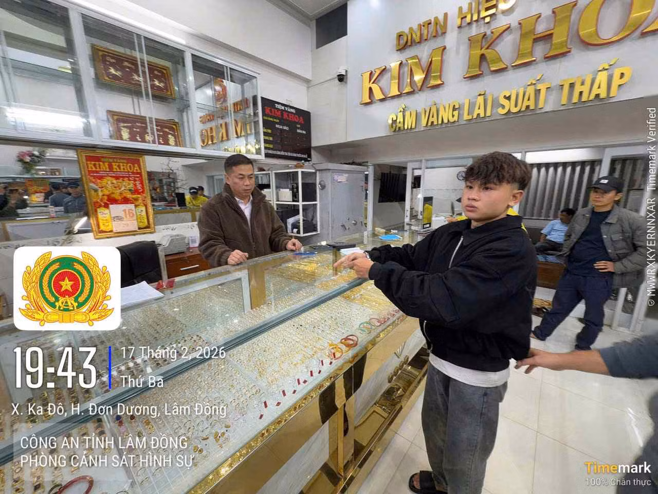 Hiện trường các đối tượng thực hiện vụ cướp giật tài sản. Ảnh: Công an Lâm Đồng