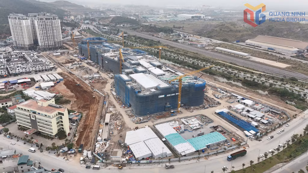 Công trình Trung tâm thương mại AEON Mall Hạ Long đang được đẩy nhanh tiến độ thi công.