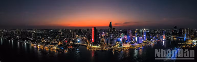 Vẻ đẹp của Thành phố Hồ Chí Minh về đêm - một trong những điểm đến thu hút khách quốc tế hàng đầu cả nước.