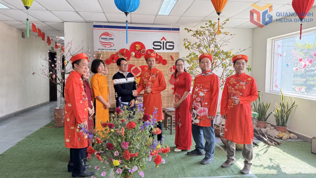 Ông Muhammad Yonanda, Quyền Tổng Giám đốc Công ty CP Xi măng Thăng Long chúc mừng năm mới người lao động.