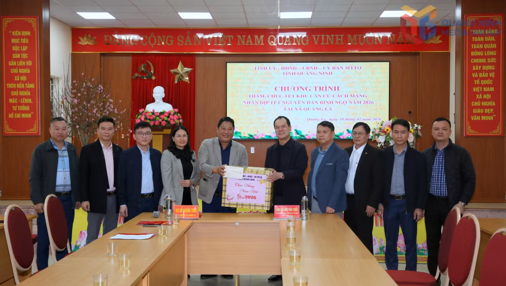 Đồng chí Trưởng Ban Nội chính Tỉnh uỷ thăm, tặng quà Tết cán bộ, đảng viên và nhân dân xã Quảng La.