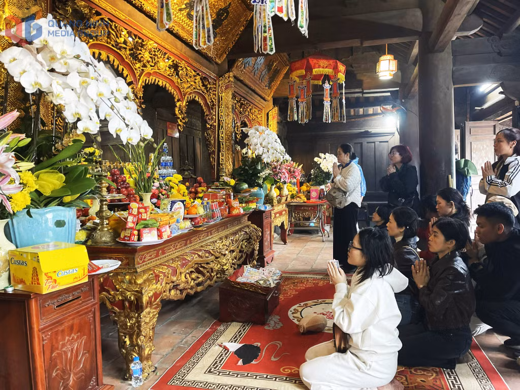 ... cầu mong một năm mới bình an, may mắn và thuận lợi.