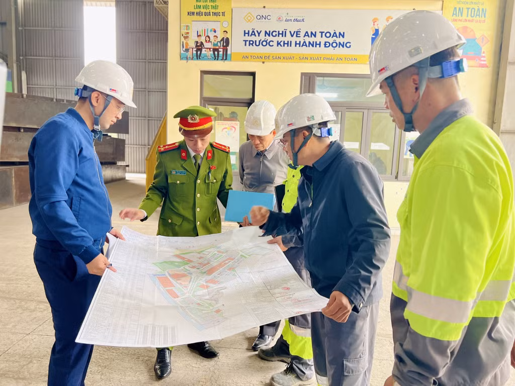 Kiểm tra các điều kiện đảm bảo an toàn PCCC tại Công ty CP xi măng và xây dựng Quảng Ninh.