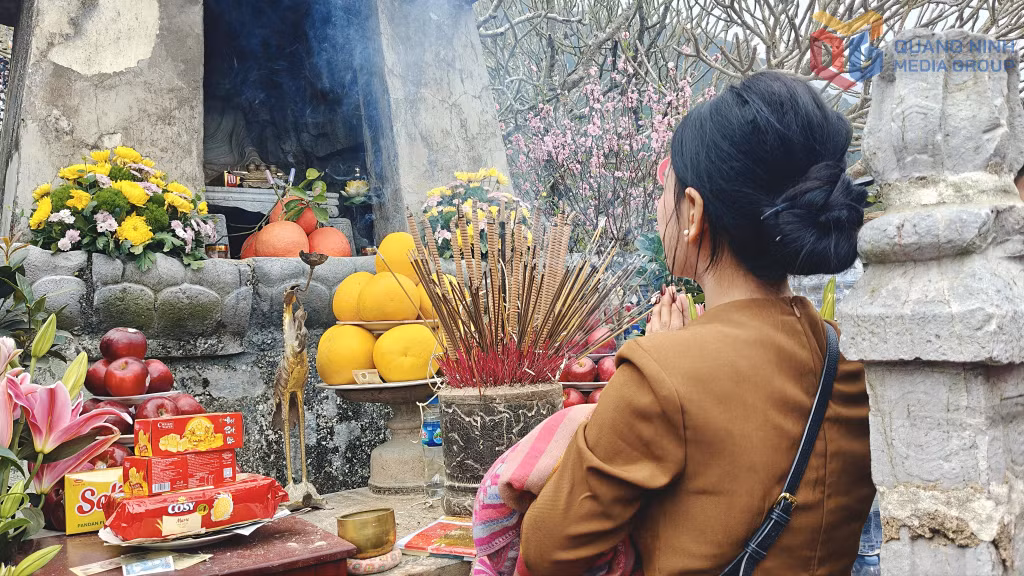 ... cầu mong một năm mới nhiều bình an, hạnh phúc.