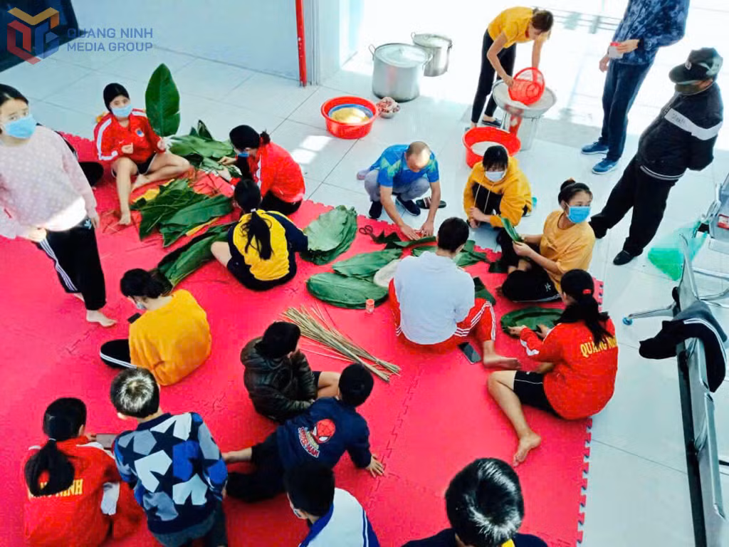 Đội tuyển bơi gói bánh chưng, nghỉ Tết tại Trung tâm Huấn luyện và Thi đấu thể thao tỉnh rồi sau đó đi vào tập luyện sớm năm 2021.