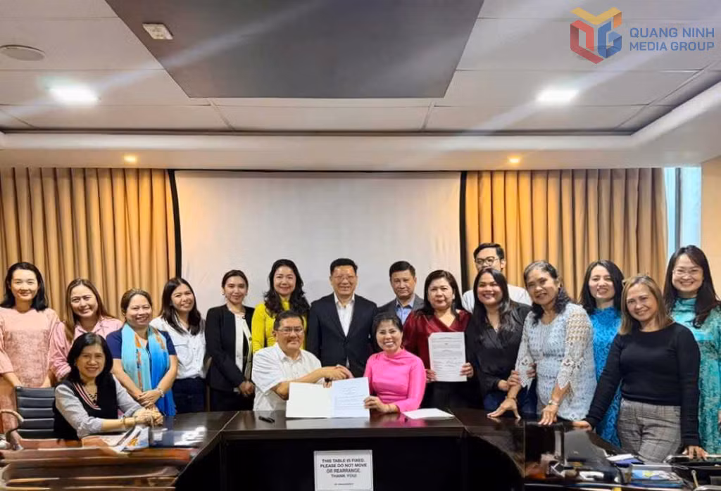 Đại diện doanh nghiệp du lịch Việt Nam ký kết hợp tác cùng các doanh nghiệp lữ hành Cebu (Philippines) nhằm thúc đẩy phát triển du lịch Vịnh Hạ Long và mở rộng trao đổi khách hai chiều.