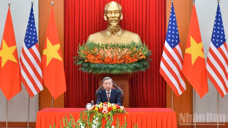 Tổng Bí thư Tô Lâm điện đàm với Tổng thống Hoa Kỳ Donald Trump, tháng 11/2024. (Ảnh: ĐĂNG KHOA)