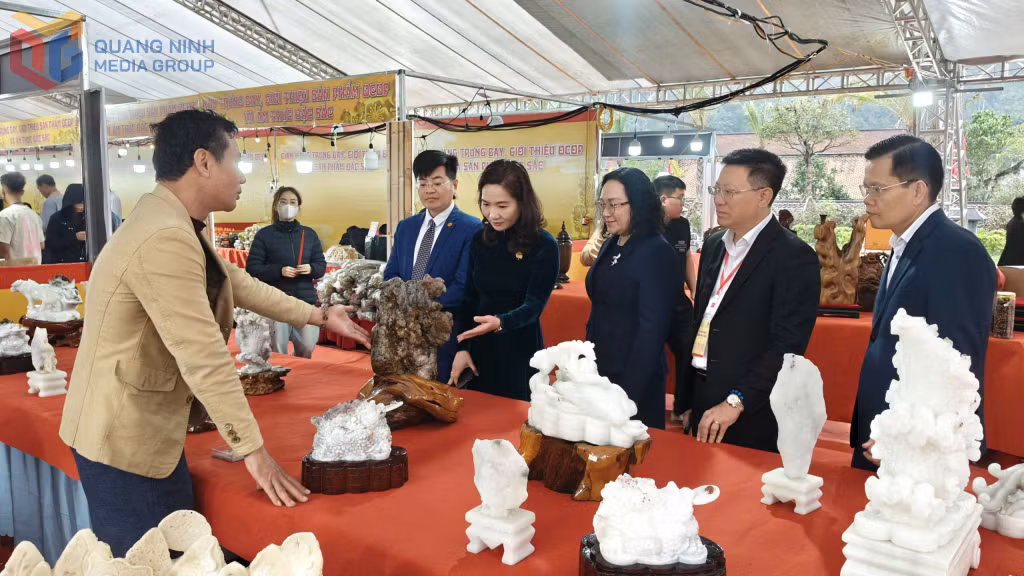 ... và Hội chợ trưng bày, giới thiệu sản phẩm OCOP và Liên hoan ẩm thực các vùng miền.