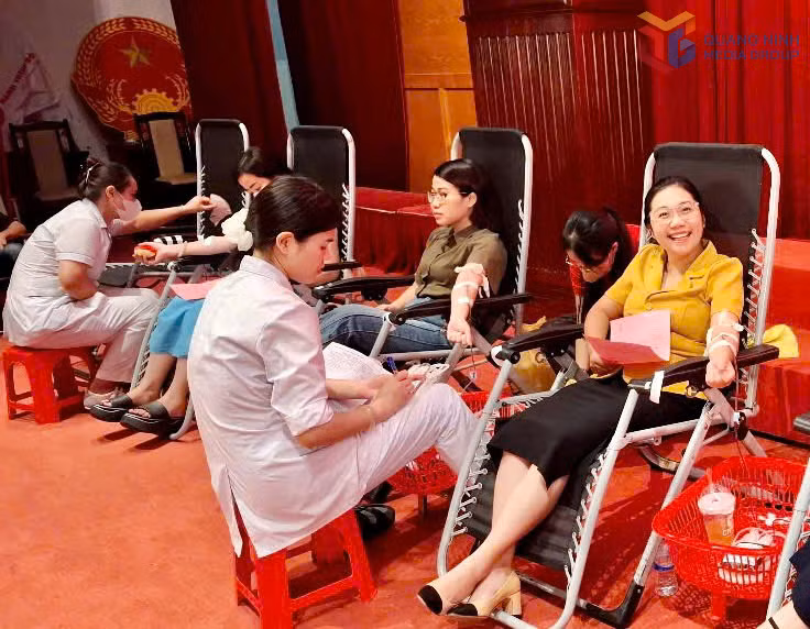 Nghĩa cử hiến máu lan tỏa đến đông đảo tầng lớp nhân dân.