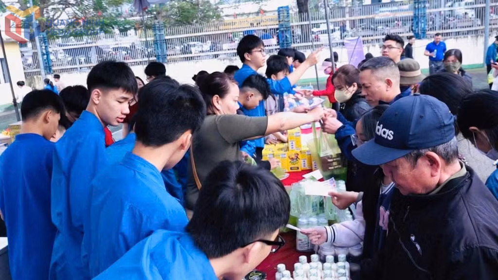 Chợ Tết 0 đồng tại phường Cửa Ông được tổ chức nhằm mang đến cho mọi nhà một cái Tết ấm áp.