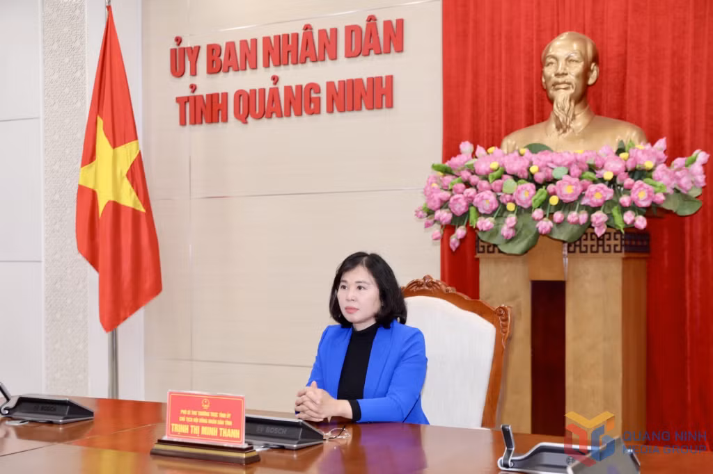 Đồng chí Trịnh Thị Minh Thanh, Phó Bí thư Thường trực Tỉnh ủy, Chủ tịch HĐND tỉnh, dự lễ phát động điểm cầu trực tuyến tại Quảng Ninh.