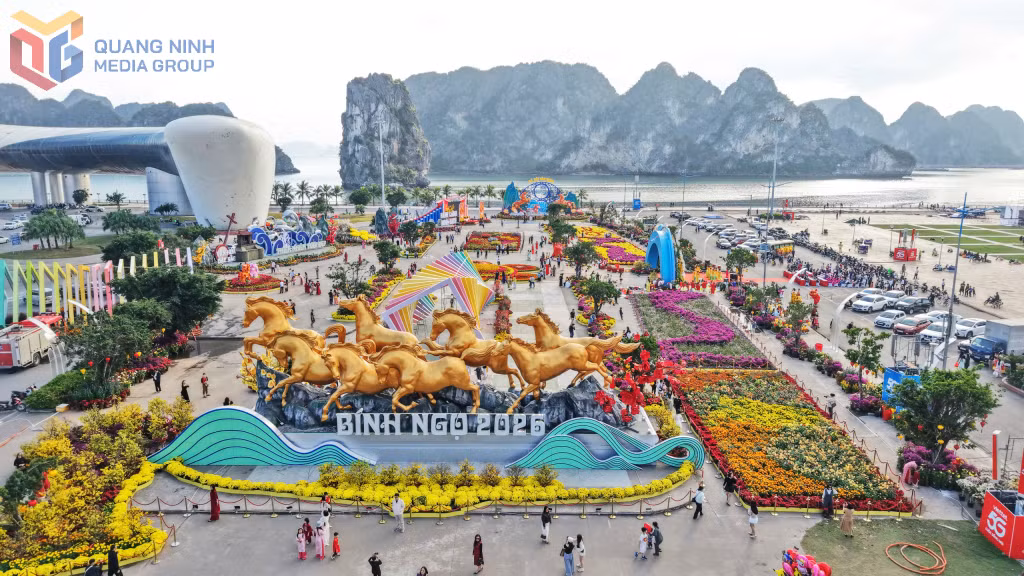 Đại lộ hoa và công nghệ ánh sáng bên bờ vịnh kỳ quan - Vịnh Hạ Long chính thức được đưa vào phục vụ người dân và du khách với chủ đề “Quảng Ninh - Xuân di sản, kỳ quan số” từ ngày 15/2 đến hết 22/02/2026 (28 tháng Chạp đến mùng 6 Tết)