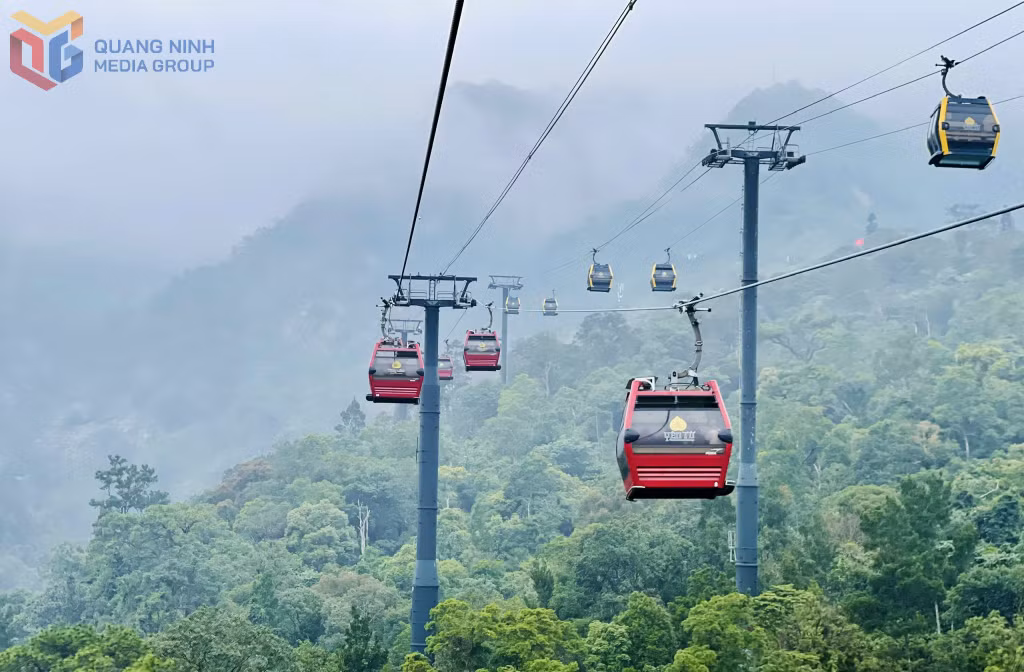 Hệ thống cáp treo hoạt động hết công suất phục vụ nhu cầu du xuân đầu năm của người dân, du khách.