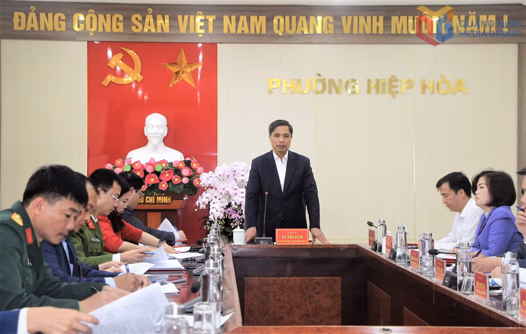Đồng chí Vũ Văn Diện, Ủy viên Ban Thường vụ, Phó Chủ tịch Thường trực UBND tỉnh phát biểu chỉ đạo tại buổi làm việc