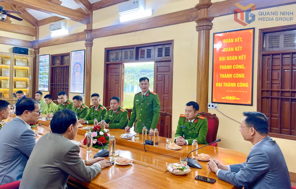 Lãnh đạo Cơ sở Cai nghiện ma túy tỉnh báo cáo nhanh kết quả thực hiện nhiệm vụ của đơn vị.
