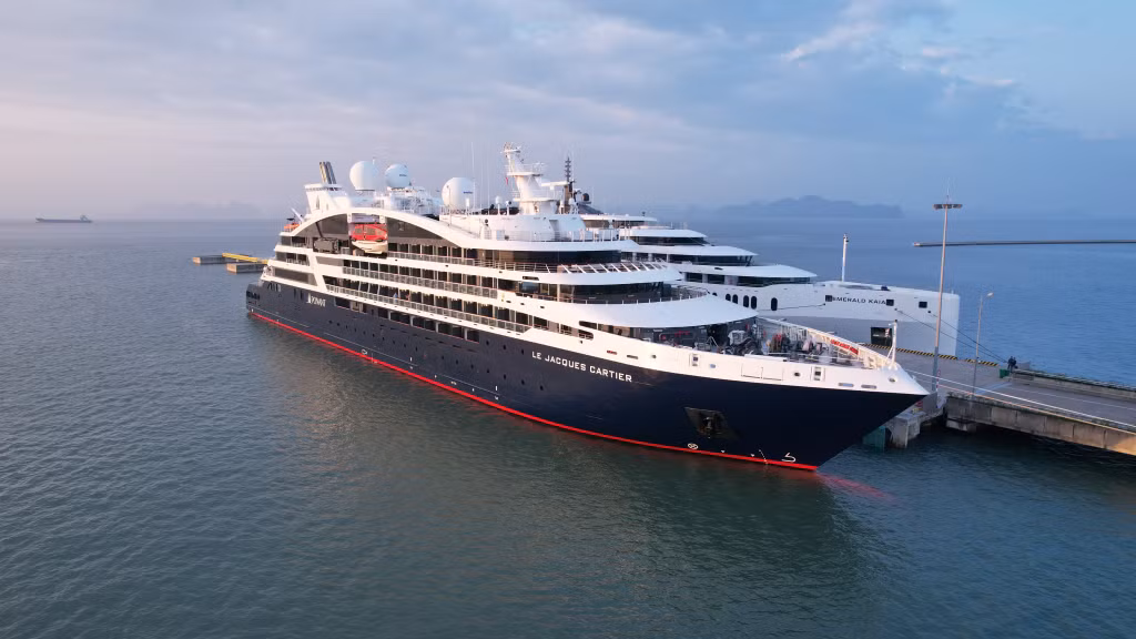 Tàu biển Le Jacques Cartier tại Cảng tàu khách quốc tế Hạ Long.