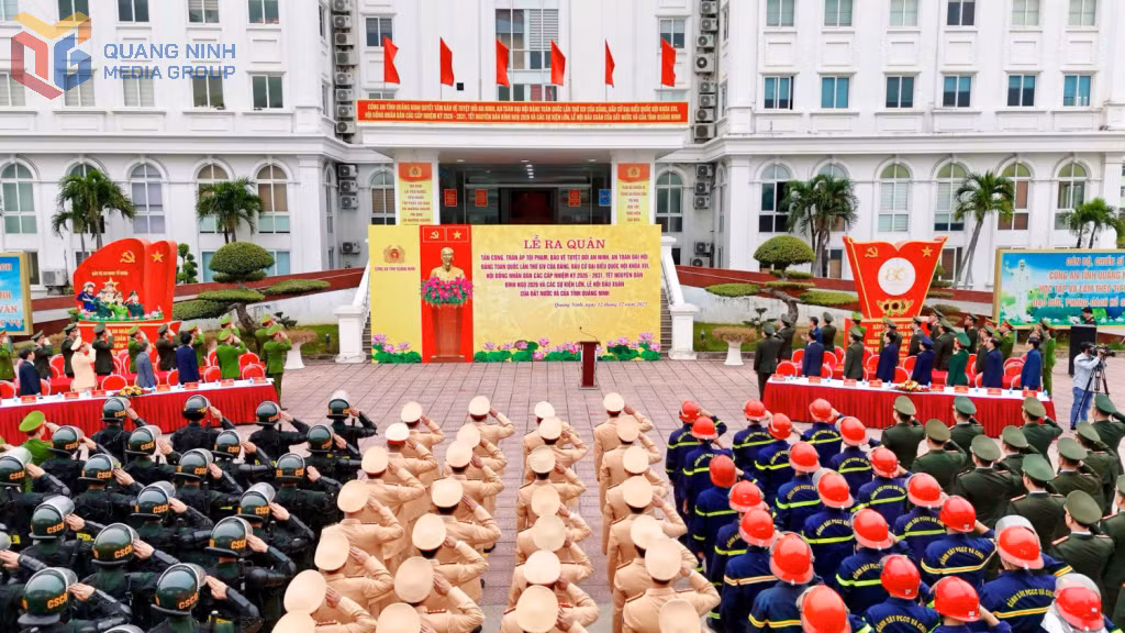 Quang cảnh buổi lễ ra quân đợt cao điểm tấn công, trấn áp tội phạm tại Công an tỉnh ngày 12/12/2025.
