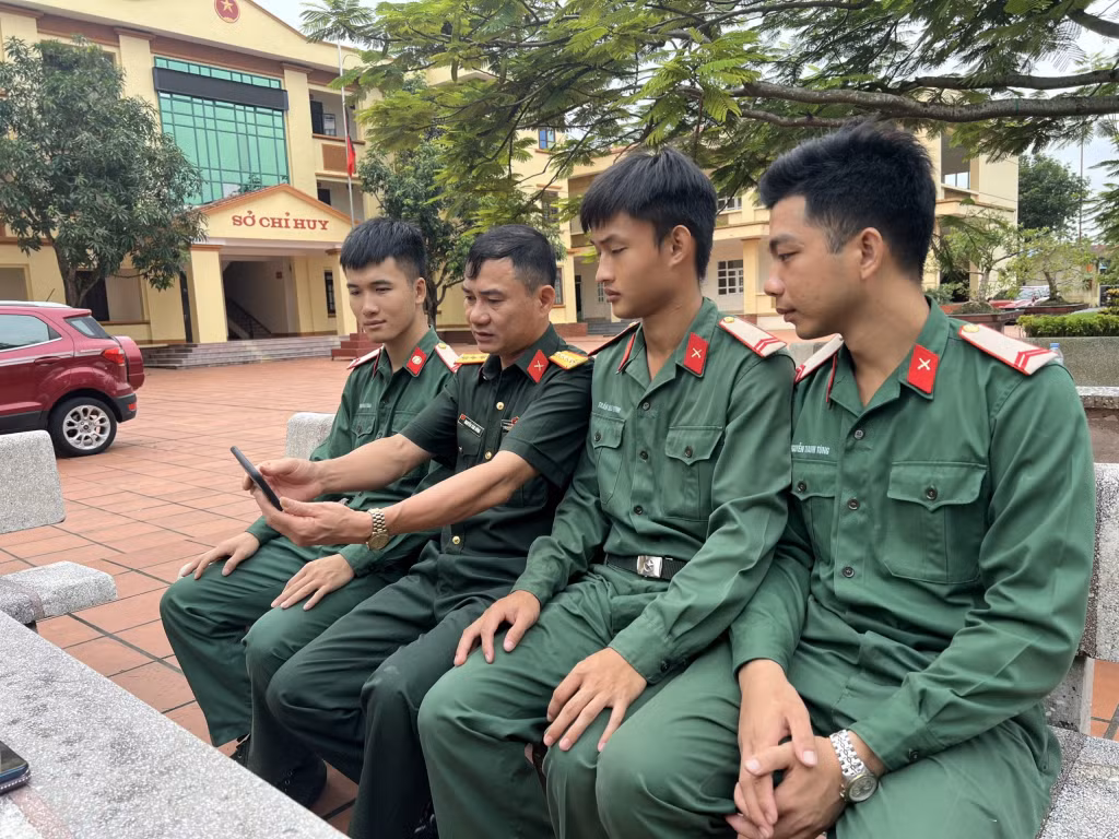 CBCS Ban CHQS tỉnh theo dõi tin tức thời sự và tìm hiểu kiến thức để tham gia Cuộc thi trắc nghiệm “Tự hào biển, đảo, biên giới quê hương”.