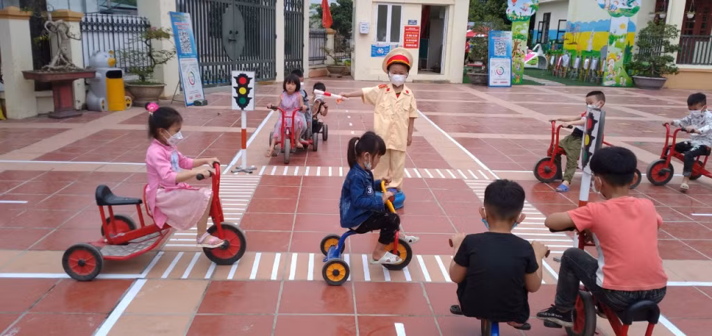 Tiết học về ATGT ở Trường Mầm non Phong Dụ (huyện Tiên Yên).