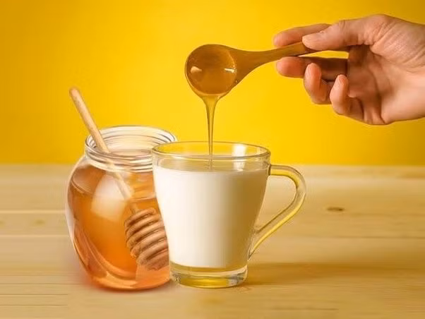 Sữa chua kết hợp với mật ong tạo hương vị hấp dẫn.