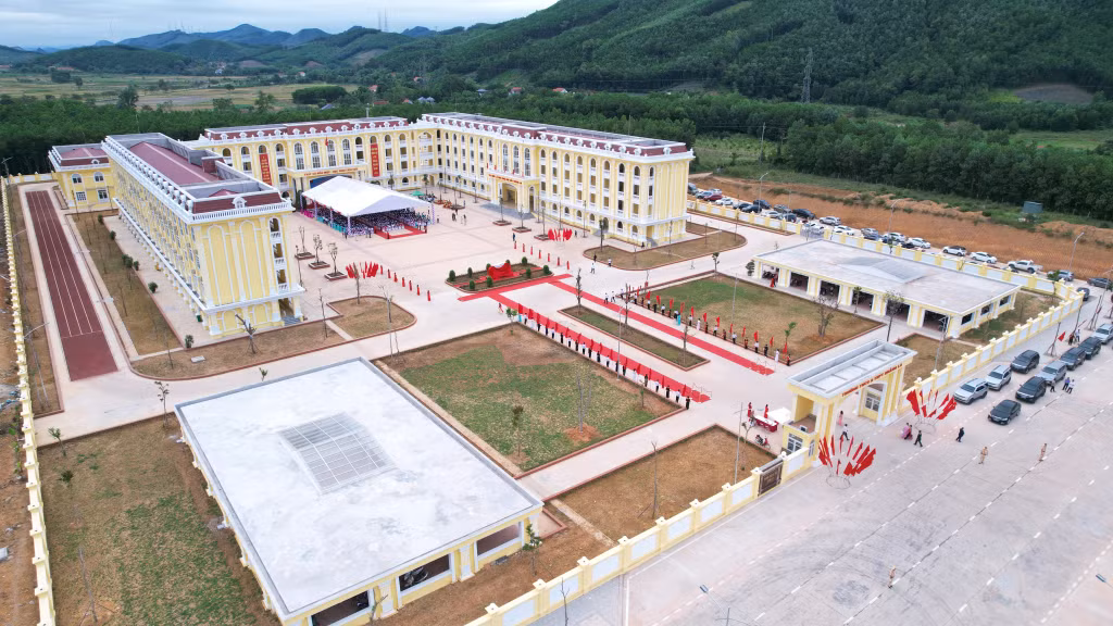 Trường TH&amp;THCS Quảng La (TP Hạ Long) được đầu tư khang trang góp phần nâng cao chất lượng giáo dục vùng đồng bào DTTS.