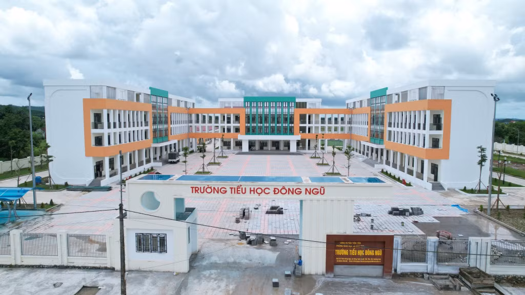 Công trình Trường Tiểu học Đông Ngũ (xã Đông Ngũ, huyện Tiên Yên) đã hoàn thành, bàn giao, đưa vào sử dụng vào năm học mới 2024-2025. Ảnh: Xuân Thao (CTV)