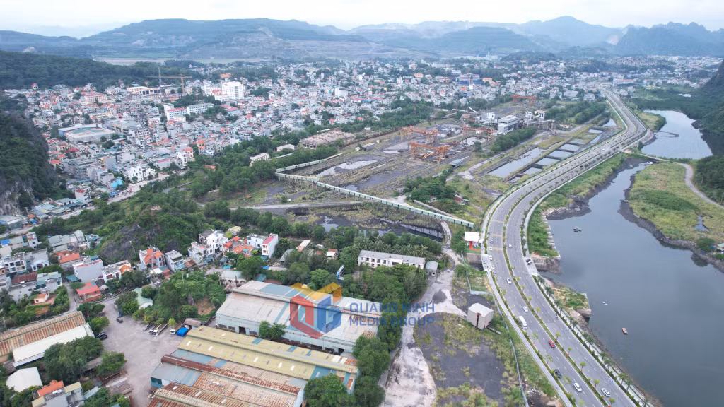 Do chưa thống nhất được phương án bồi thường GPMB nên dự án Xây dựng hạ tầng kỹ thuật khu Bệnh viện Đa khoa tỉnh và các cơ sở y tế - giáo dục chất lượng cao tại khu vực Nam Cầu Trắng (phường Hồng Hà, phường Hà Tu) đang ảnh hưởng trực tiếp đến kết quả giải ngân vốn đầu tư công của thành phố.