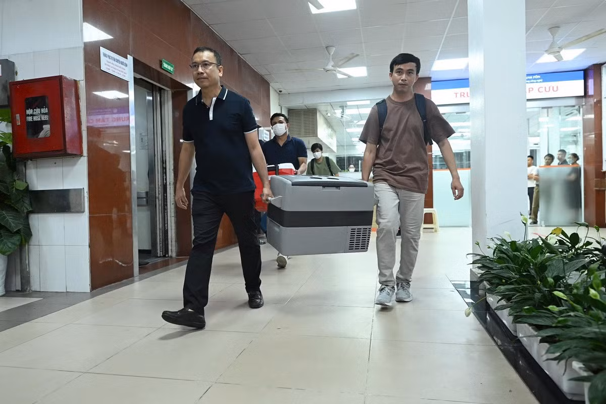 Trái tim của người hiến được lấy và chuyển vào TPHCM ngay trong tối 24/8. Ảnh: BVCC