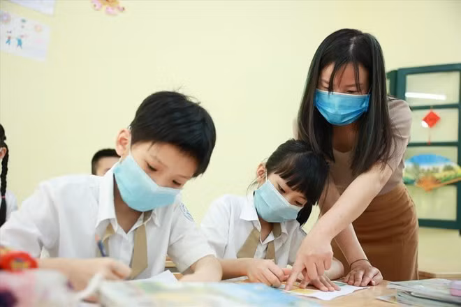 Lương của giáo viên các cấp trong hệ thống trường công lập hiện được tính bằng lương cơ sở x hệ số lương. Ảnh minh họa: Hải Nguyễn