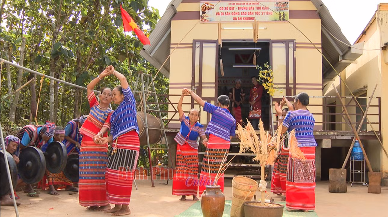 Múa trong các nghi lễ của người S’tiêng Bù Đêh ở Bình Phước ảnh 3 Múa trong các nghi lễ của người S’tiêng Bù Đêh ở Bình Phước ảnh 3