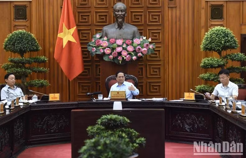 Thủ tướng Phạm Minh Chính chủ trì cuộc họp của Thường trực Chính phủ về các dự án luật (Ảnh: Trần Hải).