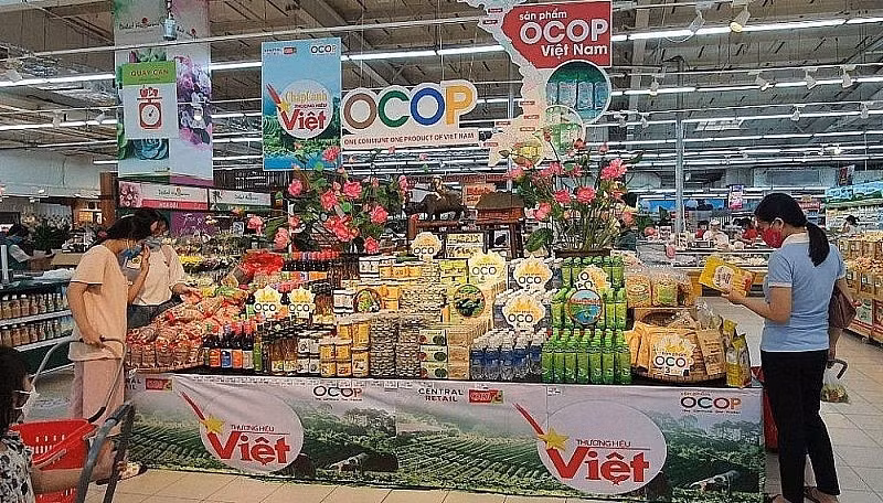 Sản phẩm OCOP được quảng bá tại hệ thống siêu thị của Central Retail Việt Nam. Ảnh: Vũ Tân